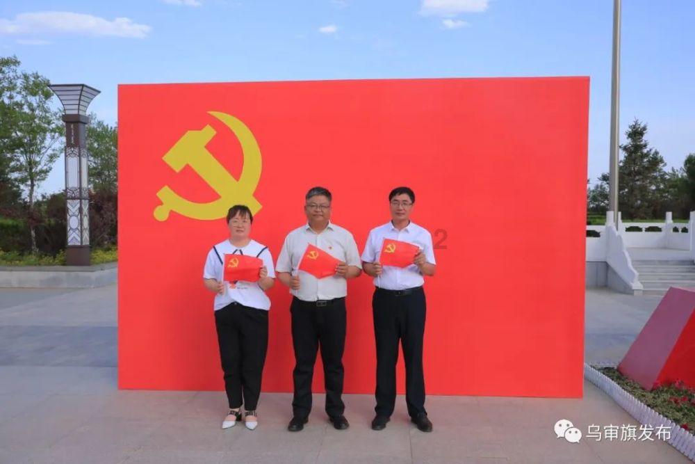 穿大衣，该搭裙子还是裤子？这些素人穿搭告诉你答案，美得犯规